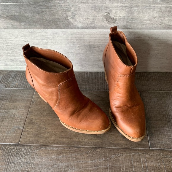 Michael Kors Brown Block Ankle Slip On Booties Size 6 Heels 3” - Picture 4 of 7